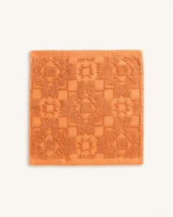 SCULPTED TOWEL COLLECTION